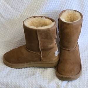 UGG Classic Little Girls 11